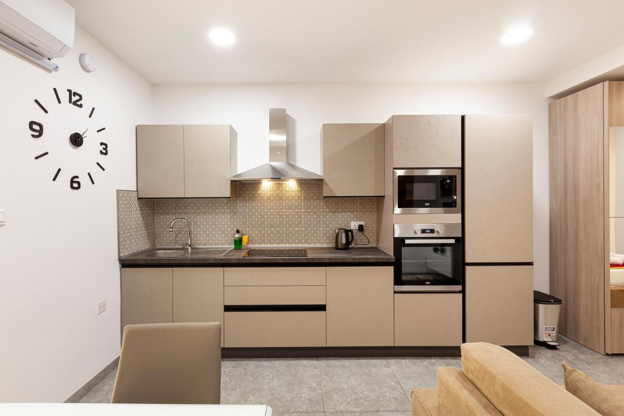 Modern & Lovely Studio - Prime Location Saint Julian's Luaran gambar