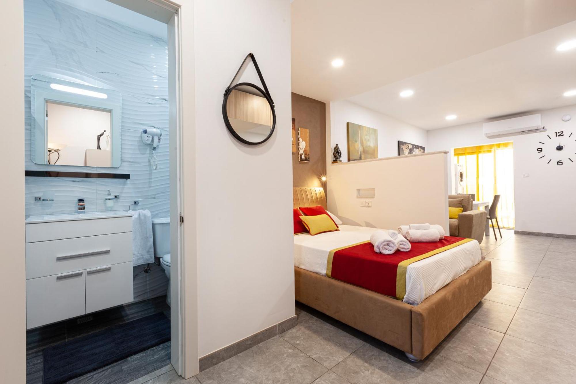 Modern & Lovely Studio - Prime Location Saint Julian's Luaran gambar